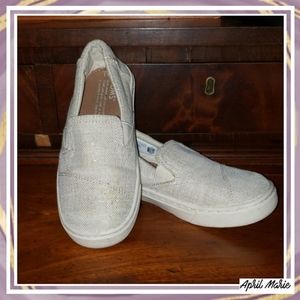 Tan with Gold accents Tom's youth 13.5